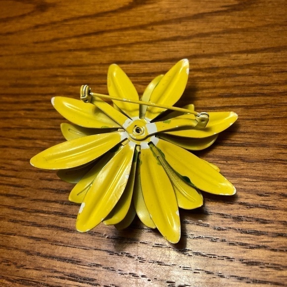 Vintage Large Enamel Sunflower Mum Brooch - Bold and Fun - Picture 3 of 3